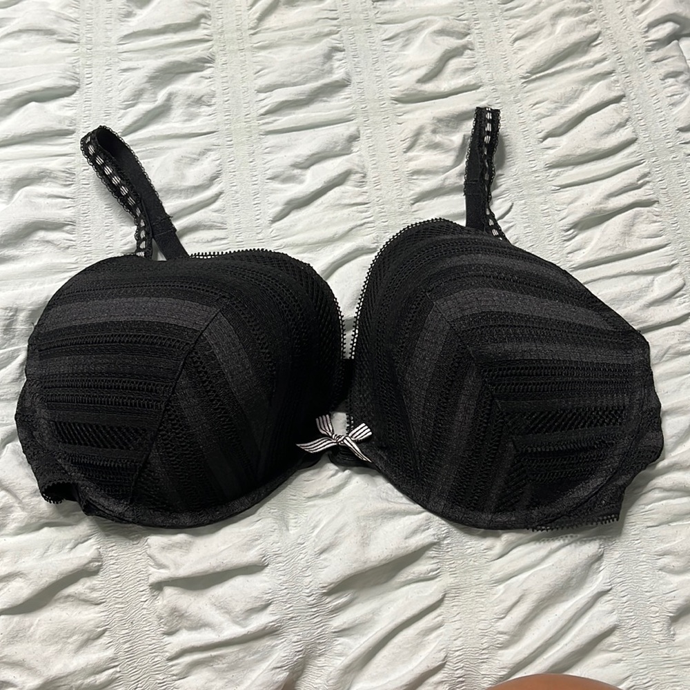Victoria’s Secret Push-Up/Pigeonnant 38DD Bra